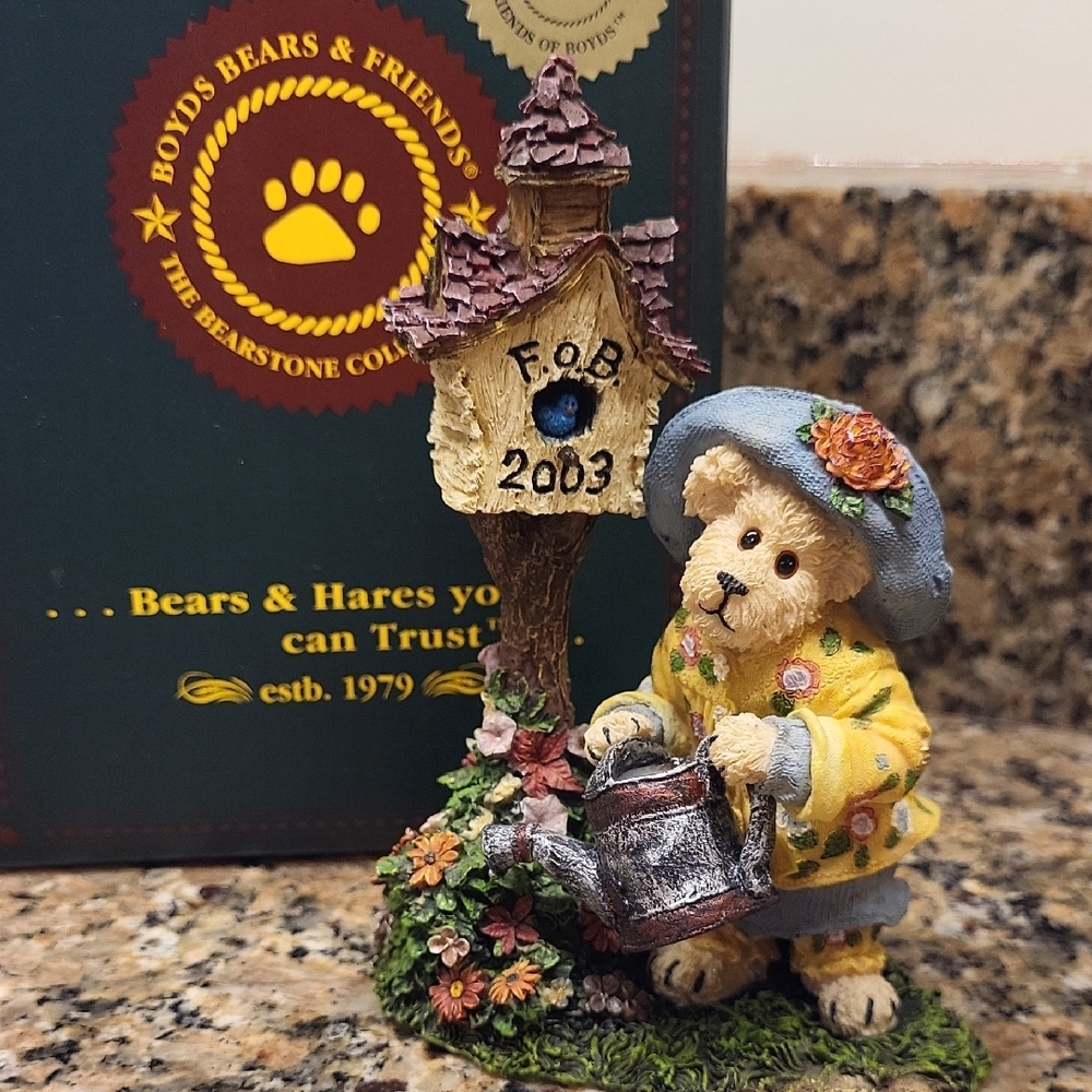 Boyd's Bear - Aunt Birdie Berriweather .. A Sprinkle A Day # 02003-21